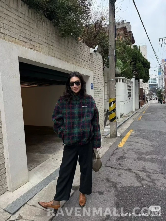 미우미우 미우미우 로고 플래드 플리스 자켓 상세 이미지