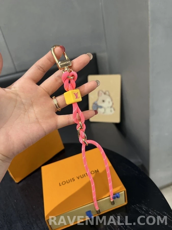 루이비통 루이비통 로고 노트 로프 키링 상세 이미지
