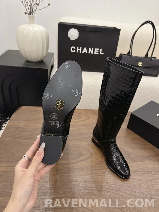 샤넬 샤넬 페이턴트 악어 엠보싱 롱부츠 상세 이미지