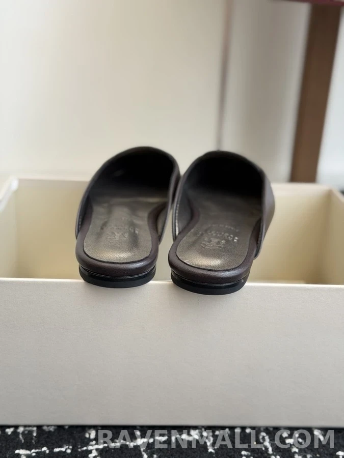 브루넬로 쿠치넬리 브루넬로 쿠치넬리 포인티드토 플랫 뮬 상세 이미지