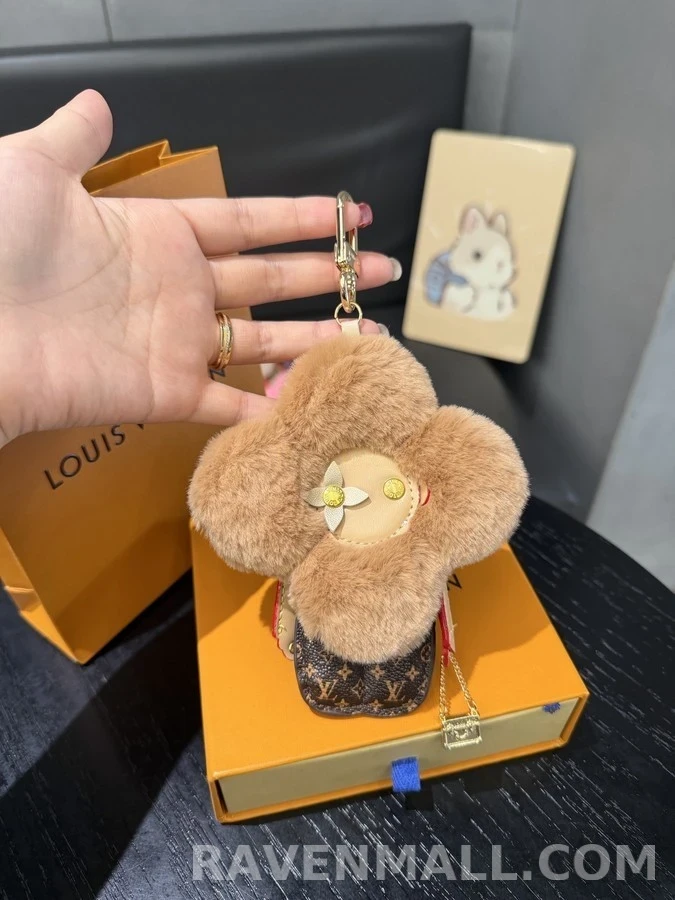 루이비통 루이비통 모노그램 퍼 비비엔 키링 상세 이미지