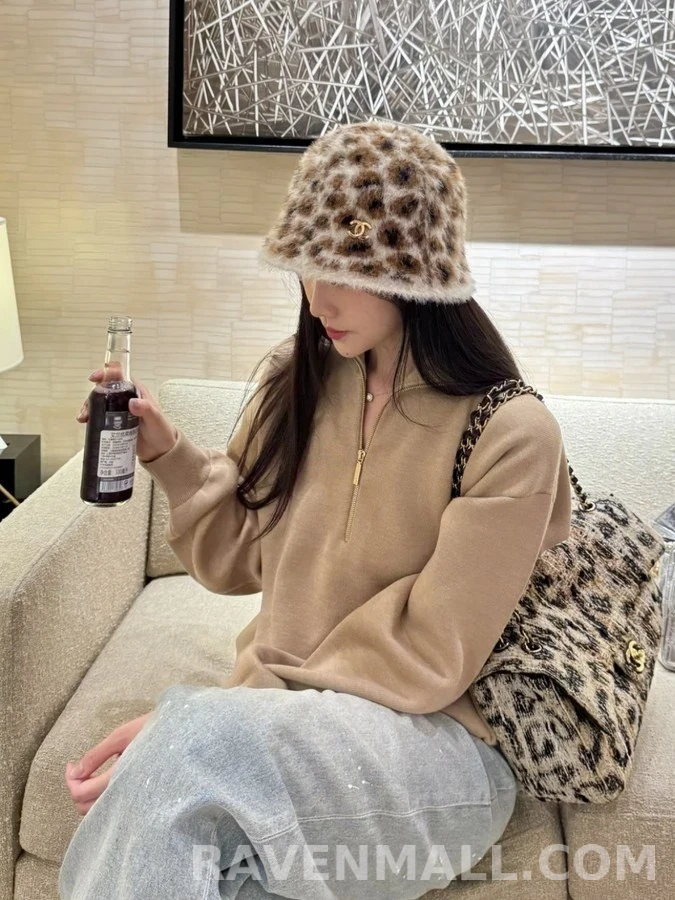 샤넬 샤넬 반집업 하이넥 니트 상세 이미지