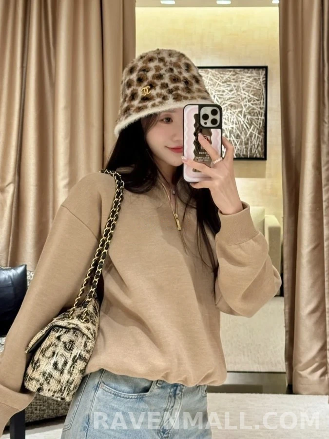 샤넬 샤넬 반집업 하이넥 니트 상세 이미지
