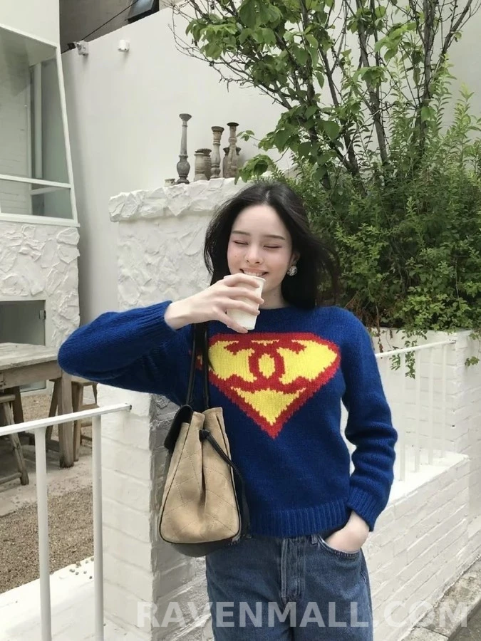 샤넬 샤넬 슈퍼맨 쉴드 더블 C 라운드넥 니트 상세 이미지