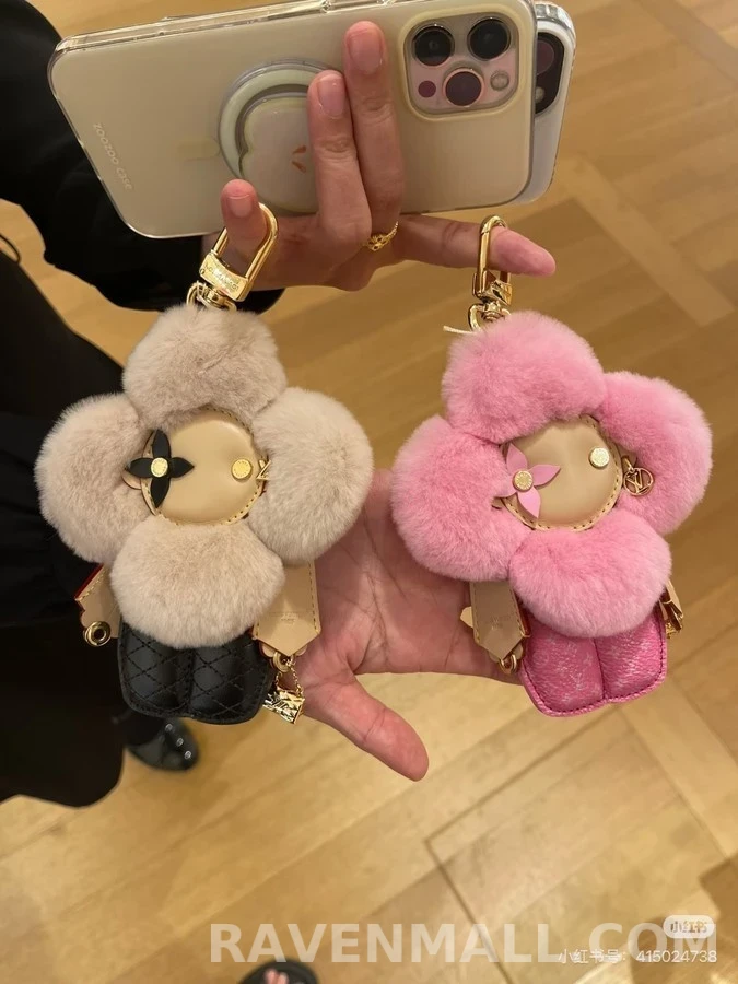 루이비통 루이비통 비비엔 퍼 데님 키링 상세 이미지