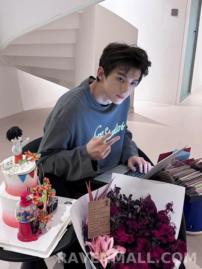 아크네 스튜디오 아크네 스튜디오 Acne Studios 레터링 자수 긴팔 티셔츠 상세 이미지