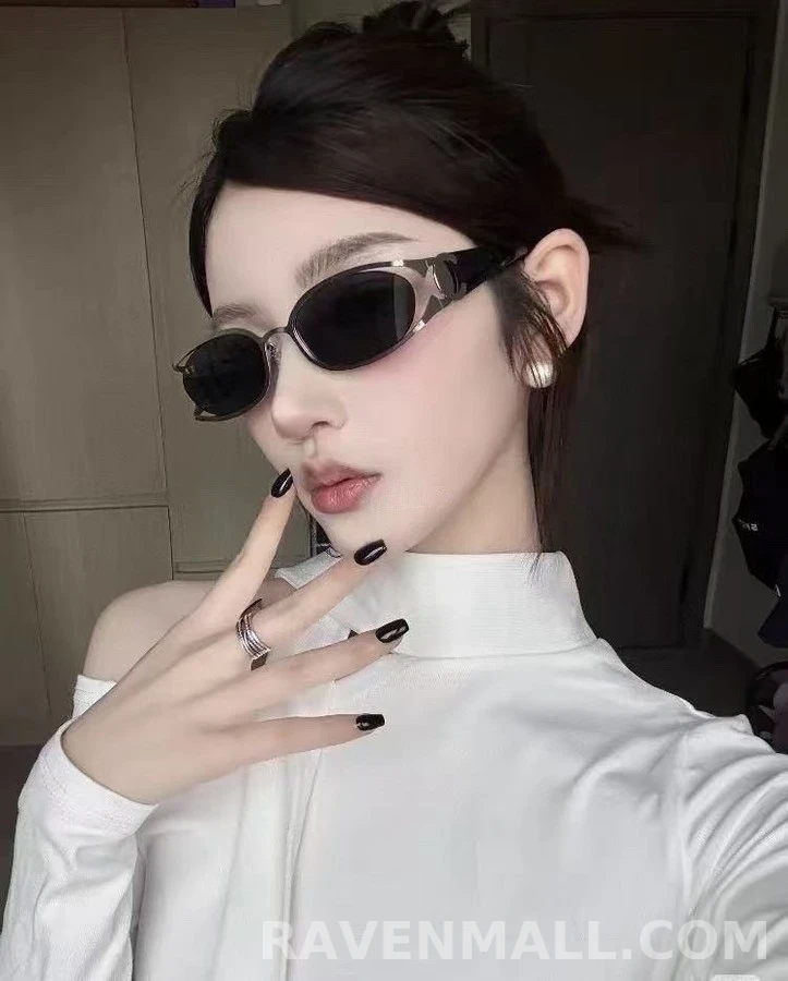샤넬 샤넬 로고 컷아웃 선글라스 상세 이미지