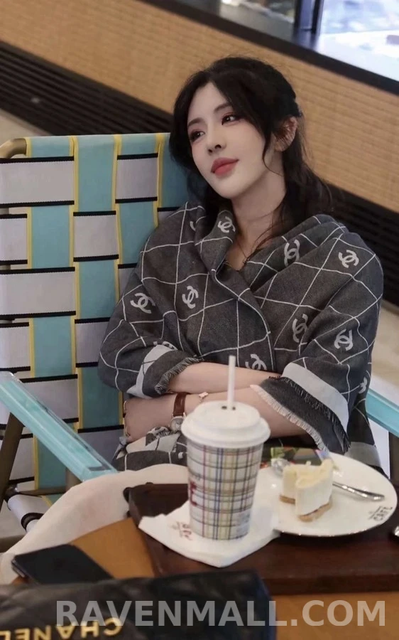 샤넬 샤넬 퀼팅 로고 숄 상세 이미지