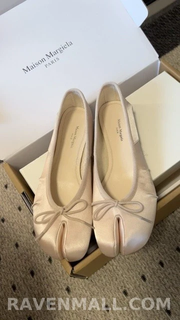 메종 마르지엘라 메종마르지엘라 새틴 보우 타비 플랫 상세 이미지