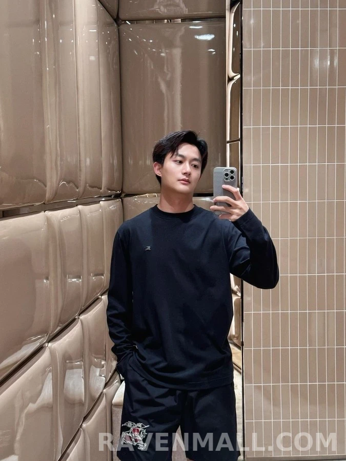 버버리 버버리 기사 로고 긴팔 티셔츠 상세 이미지