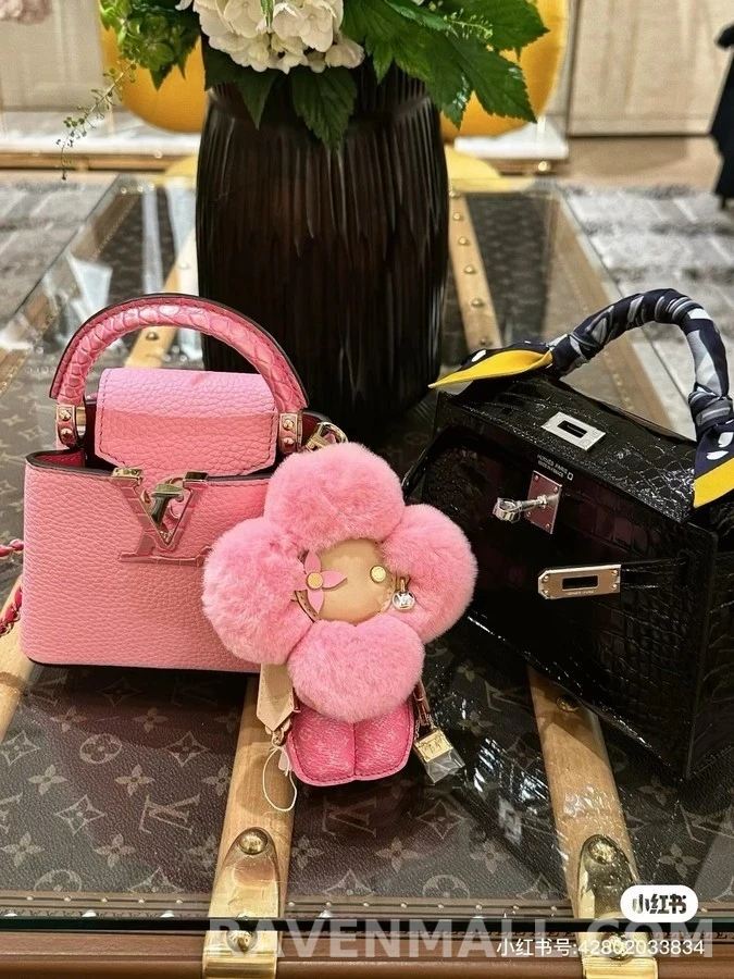 루이비통 루이비통 비비엔 밍크 플라워 키링 상세 이미지