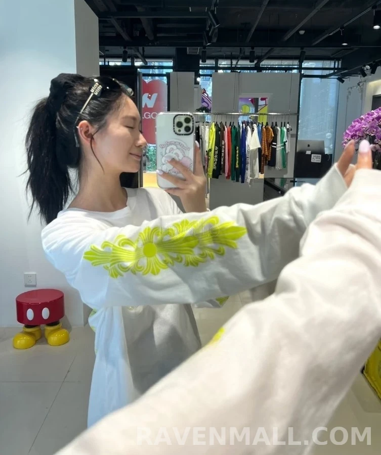 크롬하츠 크롬하츠 형광 고딕 레터링 긴팔 티셔츠 상세 이미지