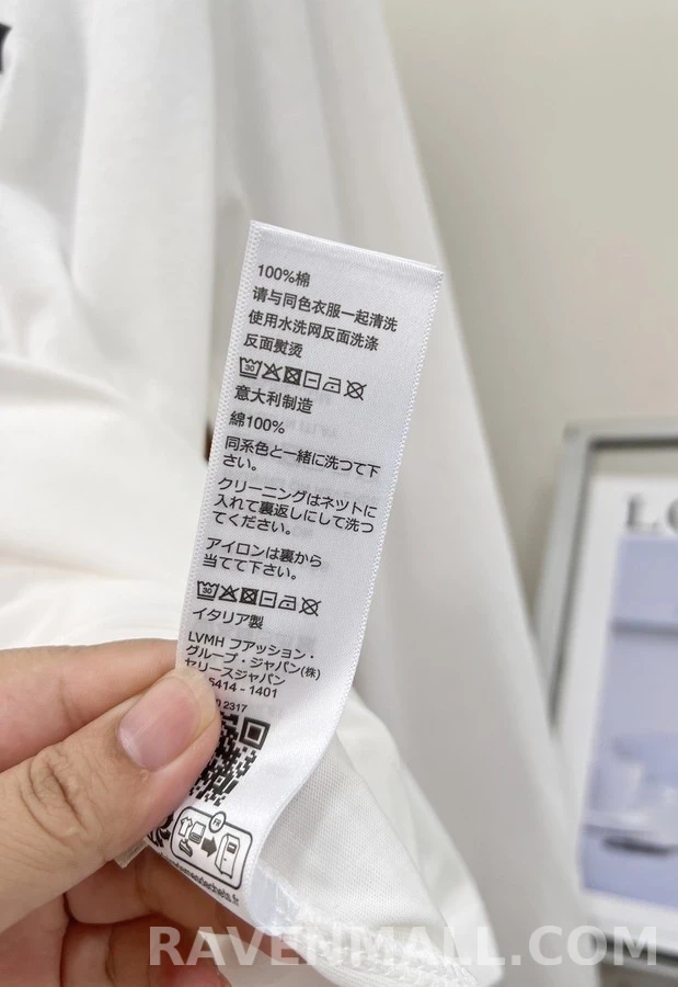 셀린느 셀린느 사자 문양 크롭 긴팔 티셔츠 상세 이미지