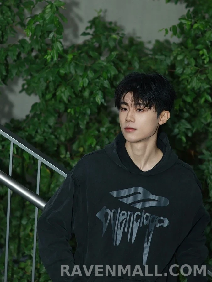 발렌시아가 발렌시아가 워싱 로고 후드티 상세 이미지
