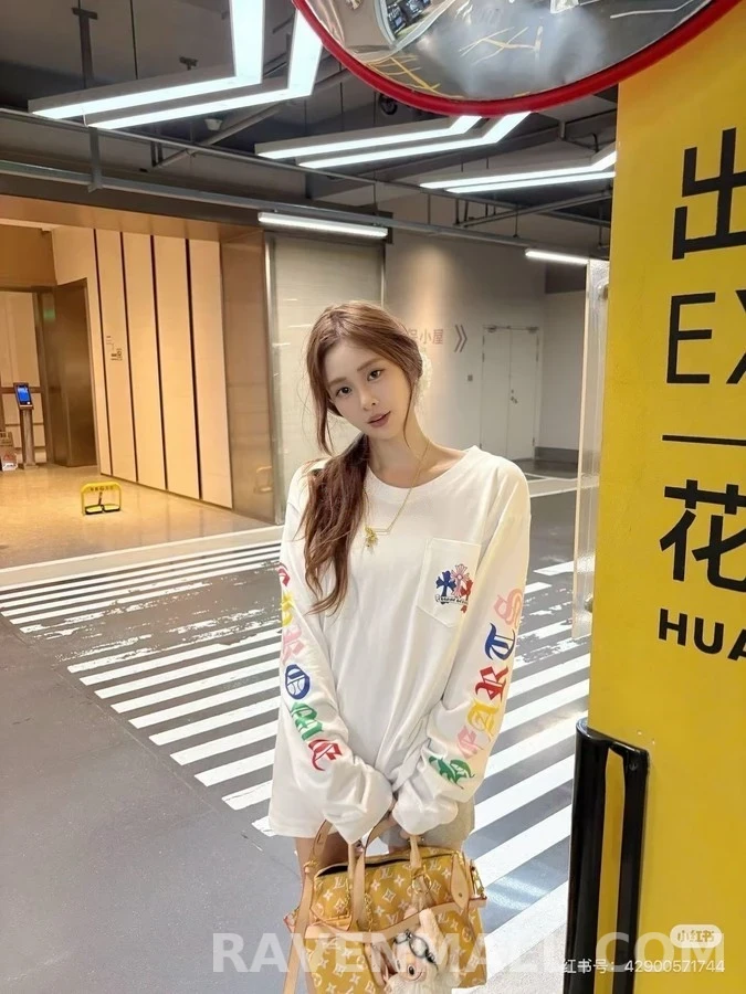 크롬하츠 크롬하츠 멀티 컬러 크로스 포켓 긴팔 티셔츠 상세 이미지
