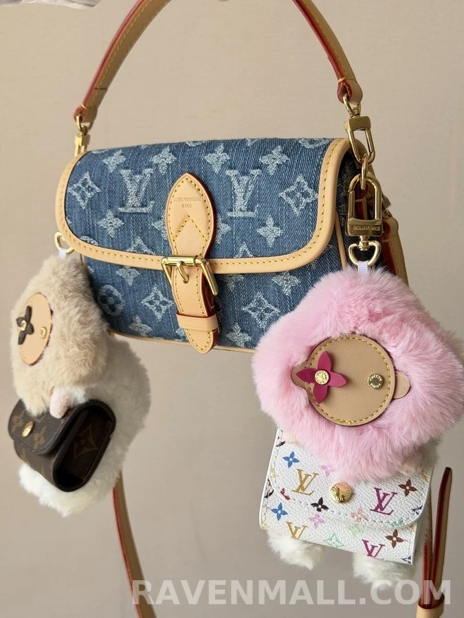 루이비통 루이비통 비비안 퍼 멀티 모노그램 키링 상세 이미지