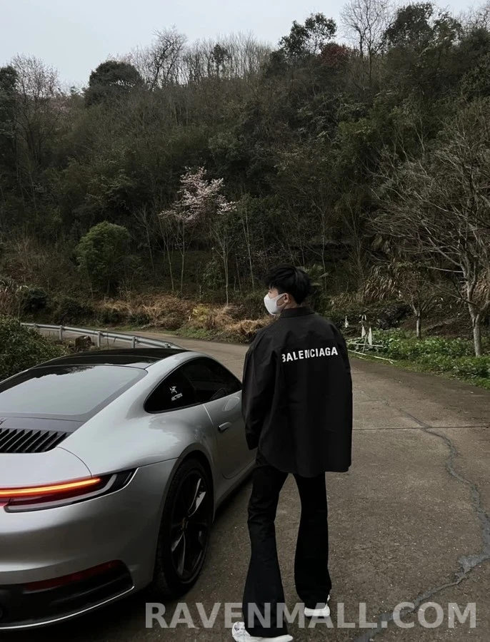 발렌시아가 발렌시아가 후면 레터링 로고 셔츠 상세 이미지