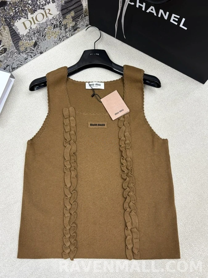 미우미우 미우미우 로고 러플 스퀘어넥 니트 베스트 상세 이미지