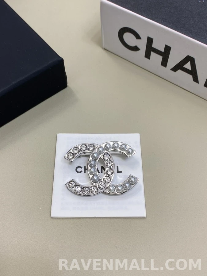 샤넬 샤넬 다이아몬드 진주 더블 C 브로치 상세 이미지
