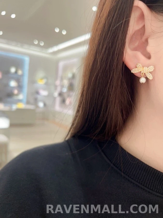디올 디올 다이아몬드 보우 진주 드롭 귀걸이 상세 이미지