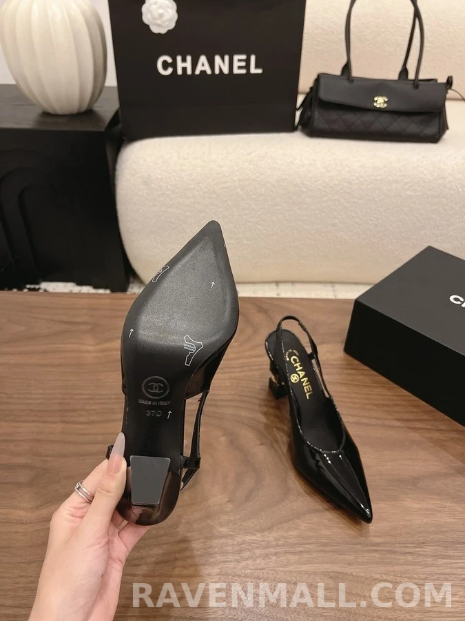 샤넬 샤넬 엠블럼 큐브힐 슬링백 상세 이미지