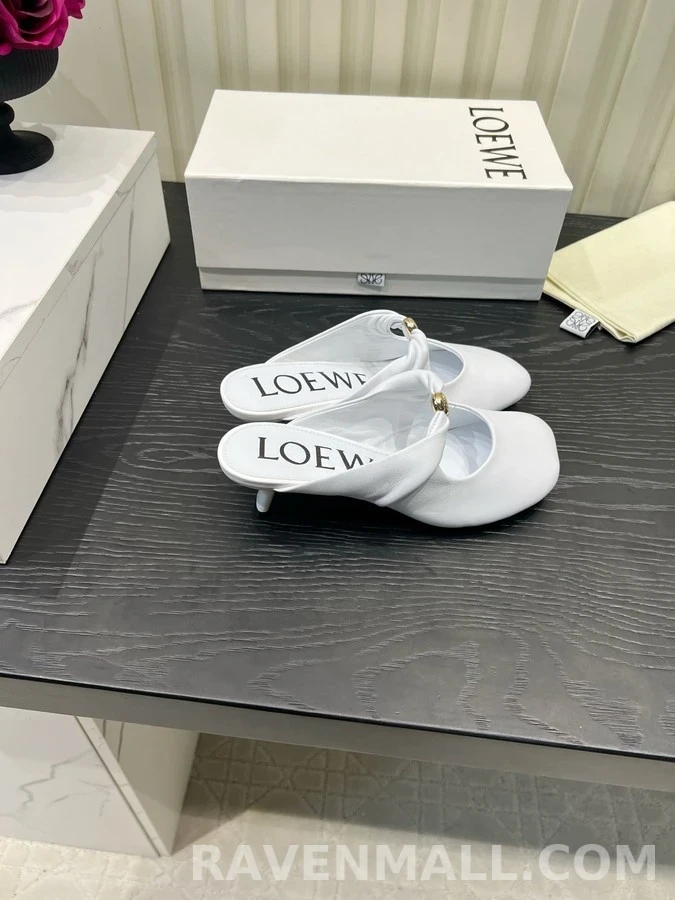로에베 로에베 트위스트 램스킨 뮬 힐 상세 이미지