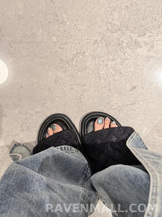 루이비통 루이비통 모노그램 패디드 슬라이드 샌들 상세 이미지