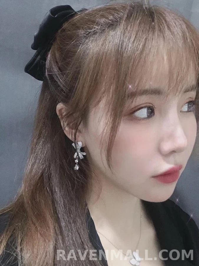 아미 아미 틸다스 보우 다이아몬드 드롭 귀걸이 상세 이미지