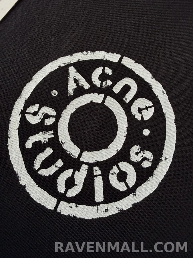아크네 스튜디오 아크네 스튜디오 엠블럼 로고 긴팔 티셔츠 상세 이미지