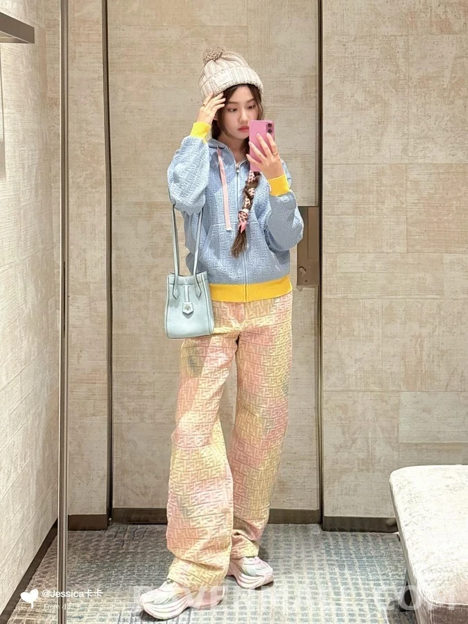 펜디 펜디 배색 니트 후드집업 상세 이미지
