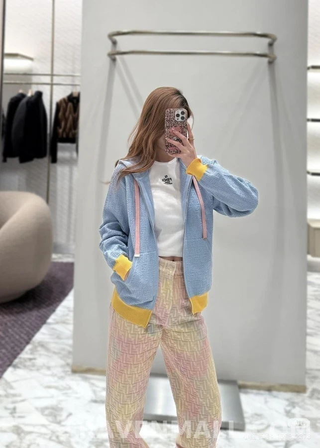 펜디 펜디 배색 니트 후드집업 상세 이미지