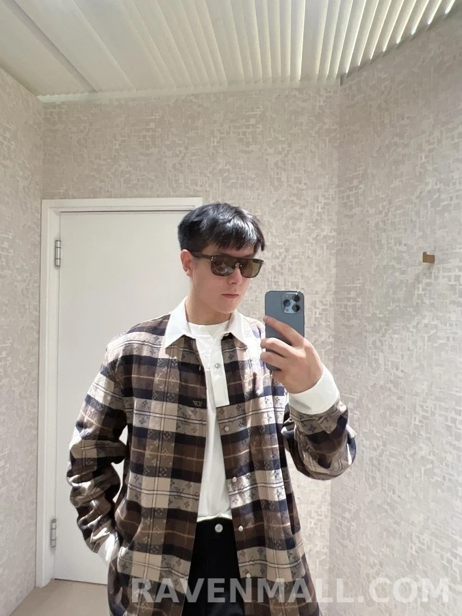 루이비통 루이비통 배색 카라 체크 긴팔 티셔츠 상세 이미지