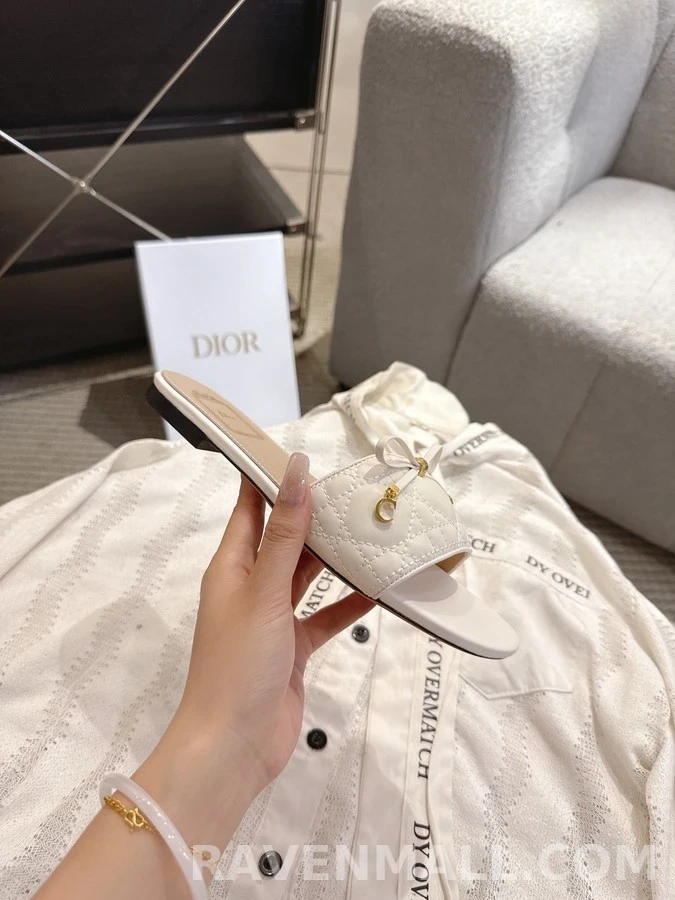 디올 디올 퀼팅 리본 D 로고 슬라이드 샌들 상세 이미지
