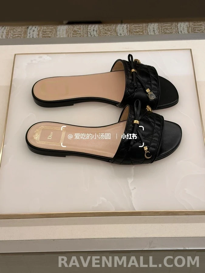 디올 디올 퀼팅 D 로고 슬라이드 상세 이미지