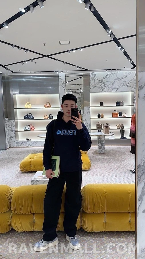 펜디 펜디 자수 핸드페인팅 로고 후드티 상세 이미지