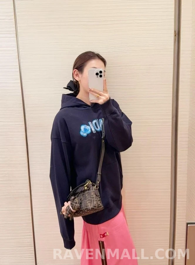 펜디 펜디 자수 핸드페인팅 로고 후드티 상세 이미지