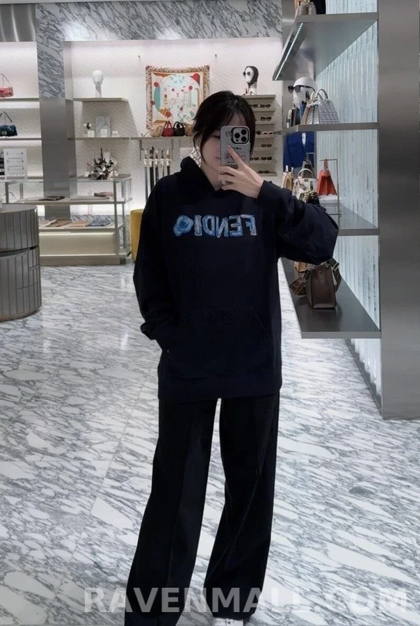 펜디 펜디 자수 핸드페인팅 로고 후드티 상세 이미지