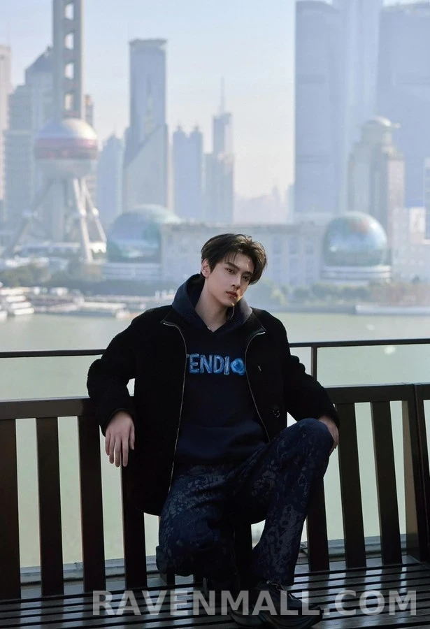 펜디 펜디 자수 핸드페인팅 로고 후드티 상세 이미지
