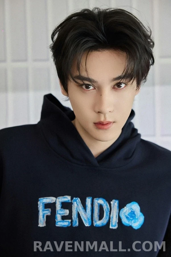 펜디 펜디 자수 핸드페인팅 로고 후드티 상세 이미지