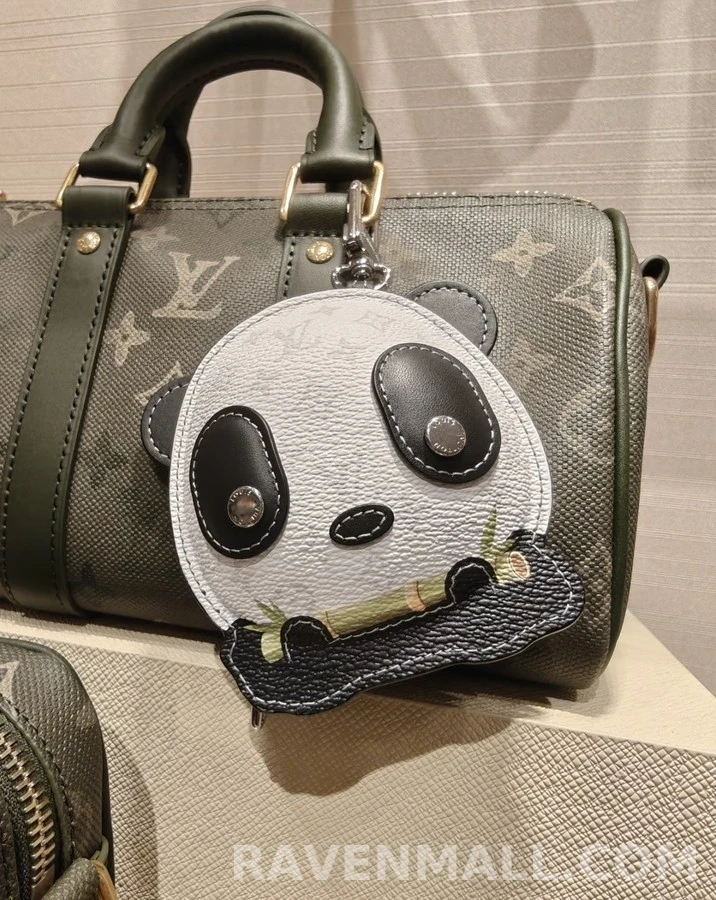루이비통 루이비통 판다 파우치 키링 상세 이미지