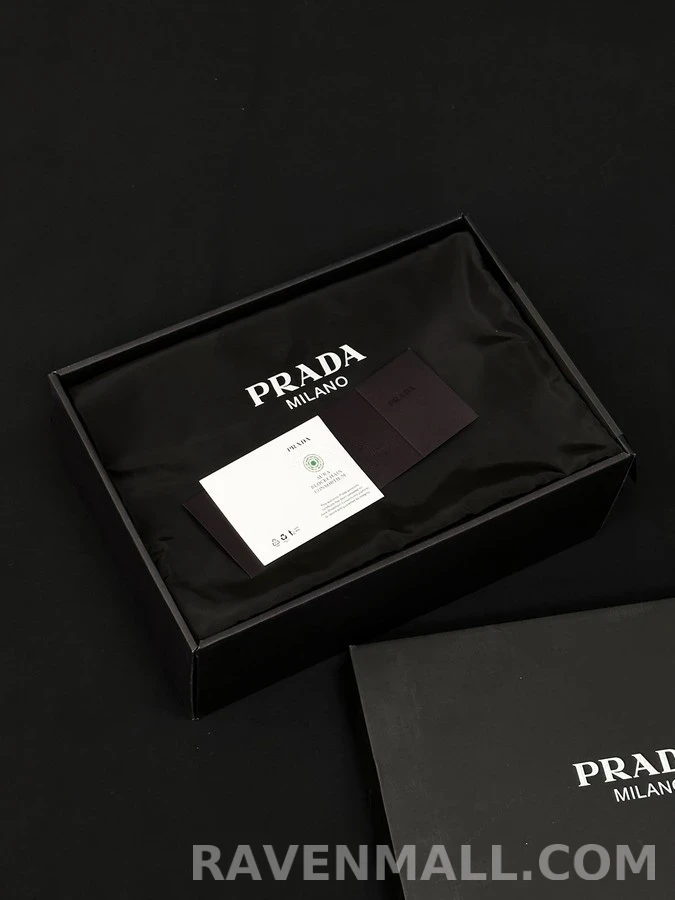 프라다 프라다 블랙앤화이트 로고 스니커즈 상세 이미지