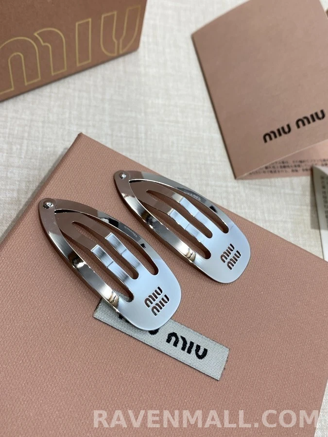 미우미우 미우미우 로고 메탈 똑딱핀 상세 이미지