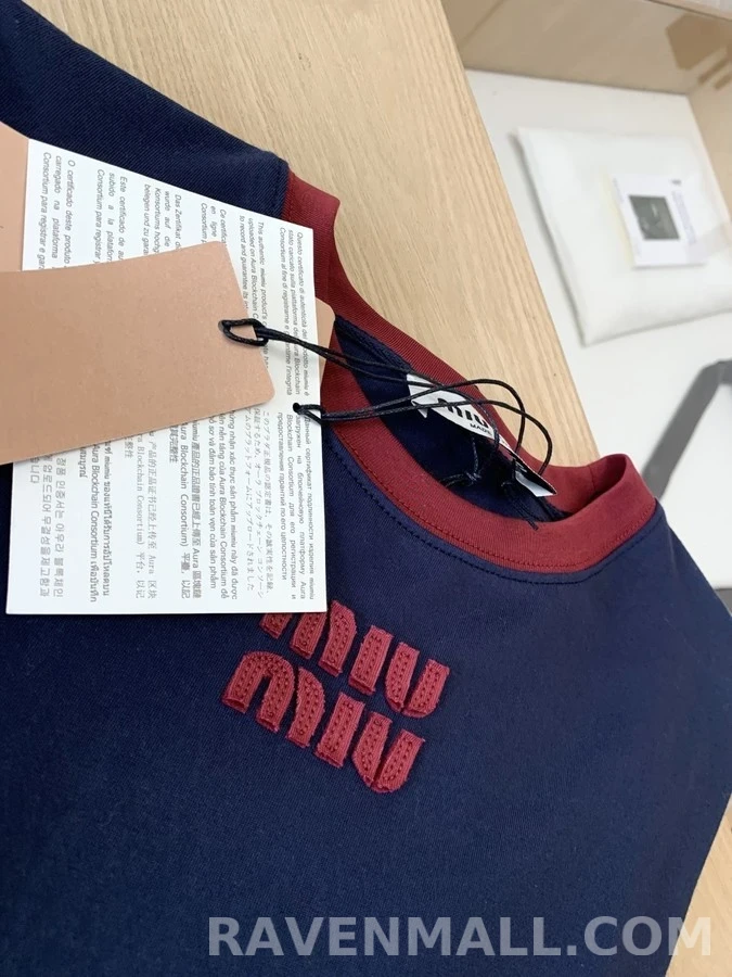 미우미우 미우미우 레터링 로고 배색 긴팔 티셔츠 상세 이미지