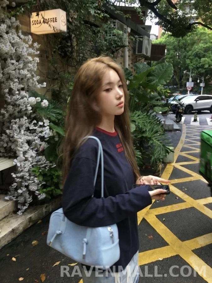 미우미우 미우미우 레터링 로고 배색 긴팔 티셔츠 상세 이미지