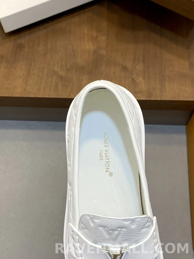 루이비통 루이비통 모노그램 엠보싱 로퍼 상세 이미지