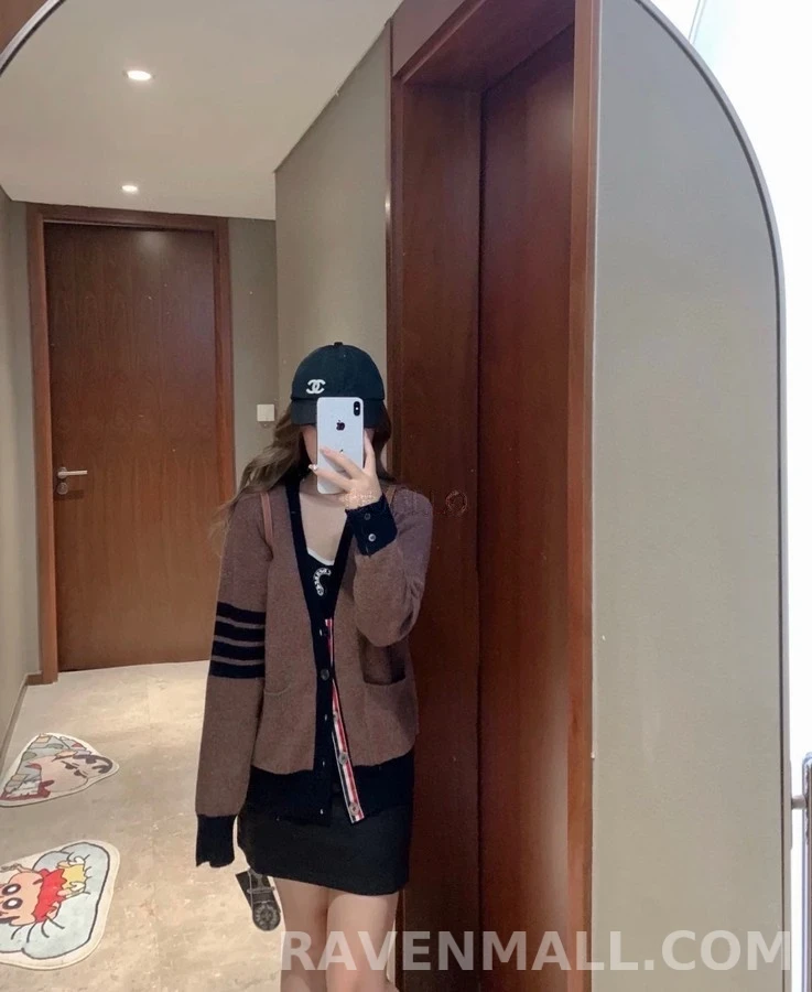 톰브라운 톰브라운 V넥 스트라이프 가디건 상세 이미지