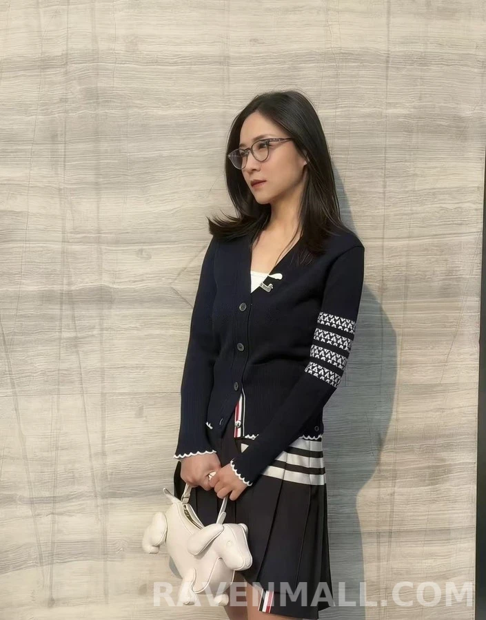 톰브라운 톰브라운 시그니처 스트라이프 가디건 상세 이미지