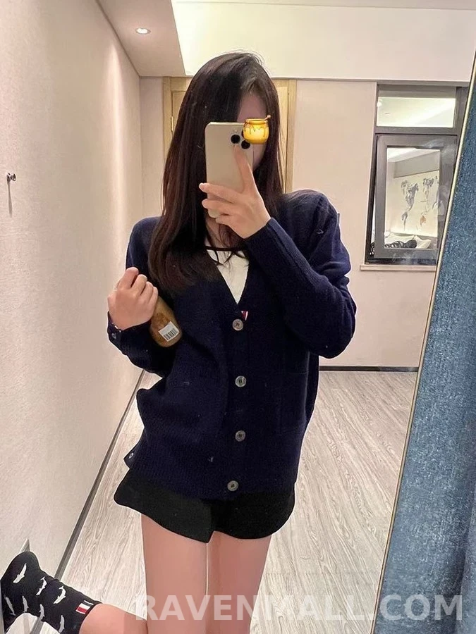 톰브라운 톰브라운 4바 스트라이프 브이넥 가디건 상세 이미지