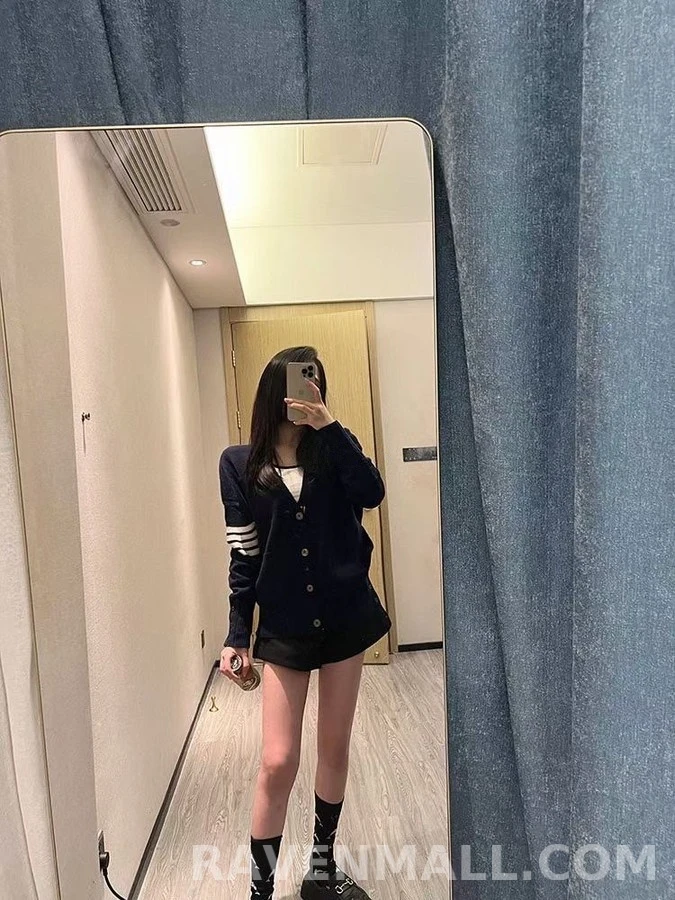 톰브라운 톰브라운 4바 스트라이프 브이넥 가디건 상세 이미지