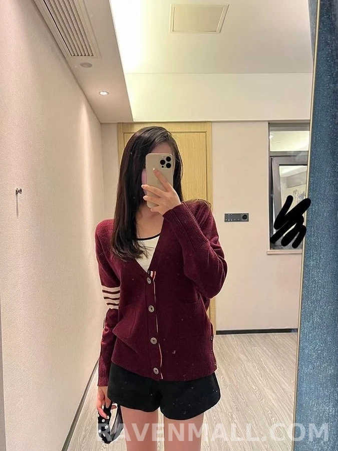 톰브라운 톰브라운 4바 스트라이프 브이넥 가디건 상세 이미지